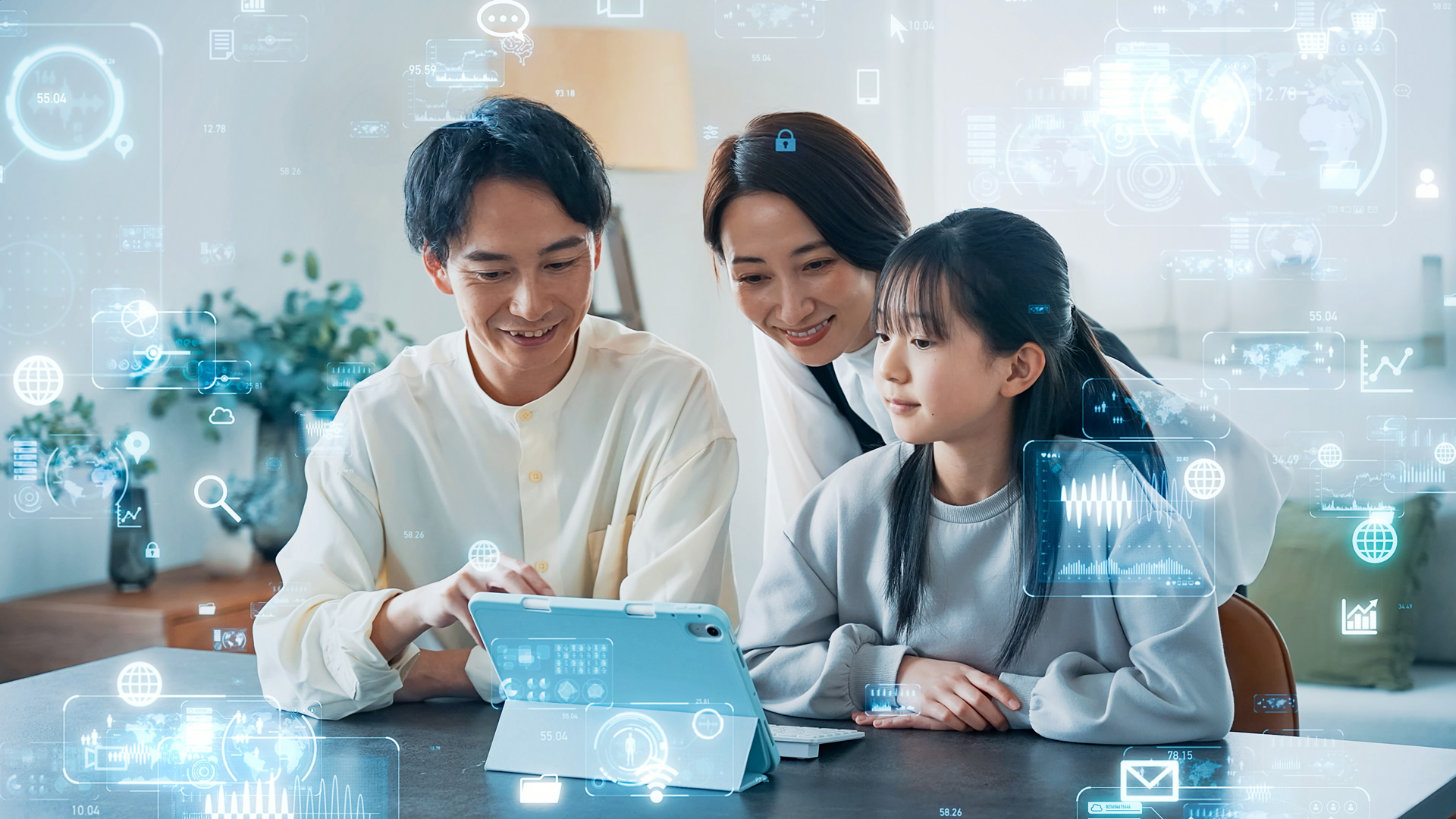 AIエネルギーマネジメントシステムの操作画面とタブレット